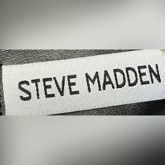 Steve Madden women’s leather black pointed toe Chelsea boots. Clear heel. Size 8 - Picture 9 of 9